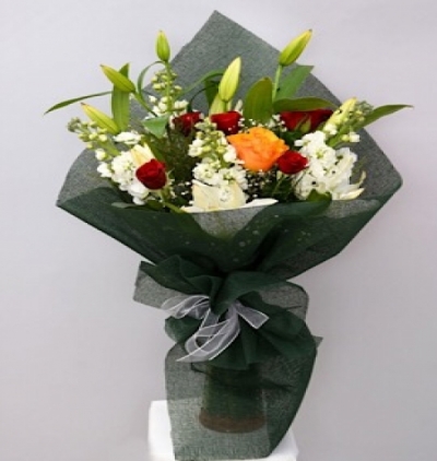 arajman pembe beyaz Çiçeği & Ürünü Kırmızı Beyaz Çiçek Buketi 