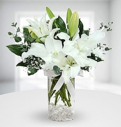 fanusta 7 adet gül  Çiçeği & Ürünü Vazoda Beyaz Lilyum 