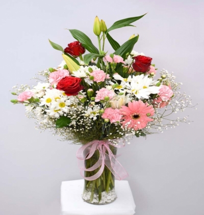 vazoda kırmızı gül ve pembe lilyum Çiçeği & Ürünü Vazoda Mevsim Çiçeklerinden Aranjman 