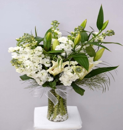 Kemer Çiçek Siparişi Vazoda Beyaz Çiçek Aranjmanı
