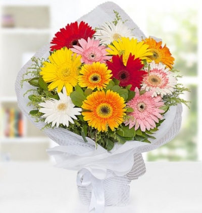 kutuda 21 adet gül  Çiçeği & Ürünü Renkli  Gerbera Buketi  