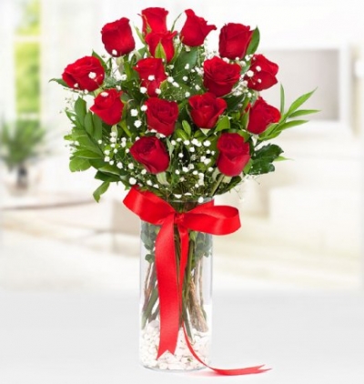  Kemer Çiçek Cam vazoda 15 Adet kırmızı Güller