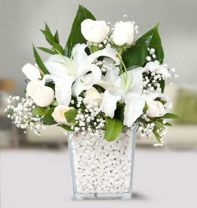  Kemer Çiçek Siparişi beyaz gül ve lilyum aranjmanı